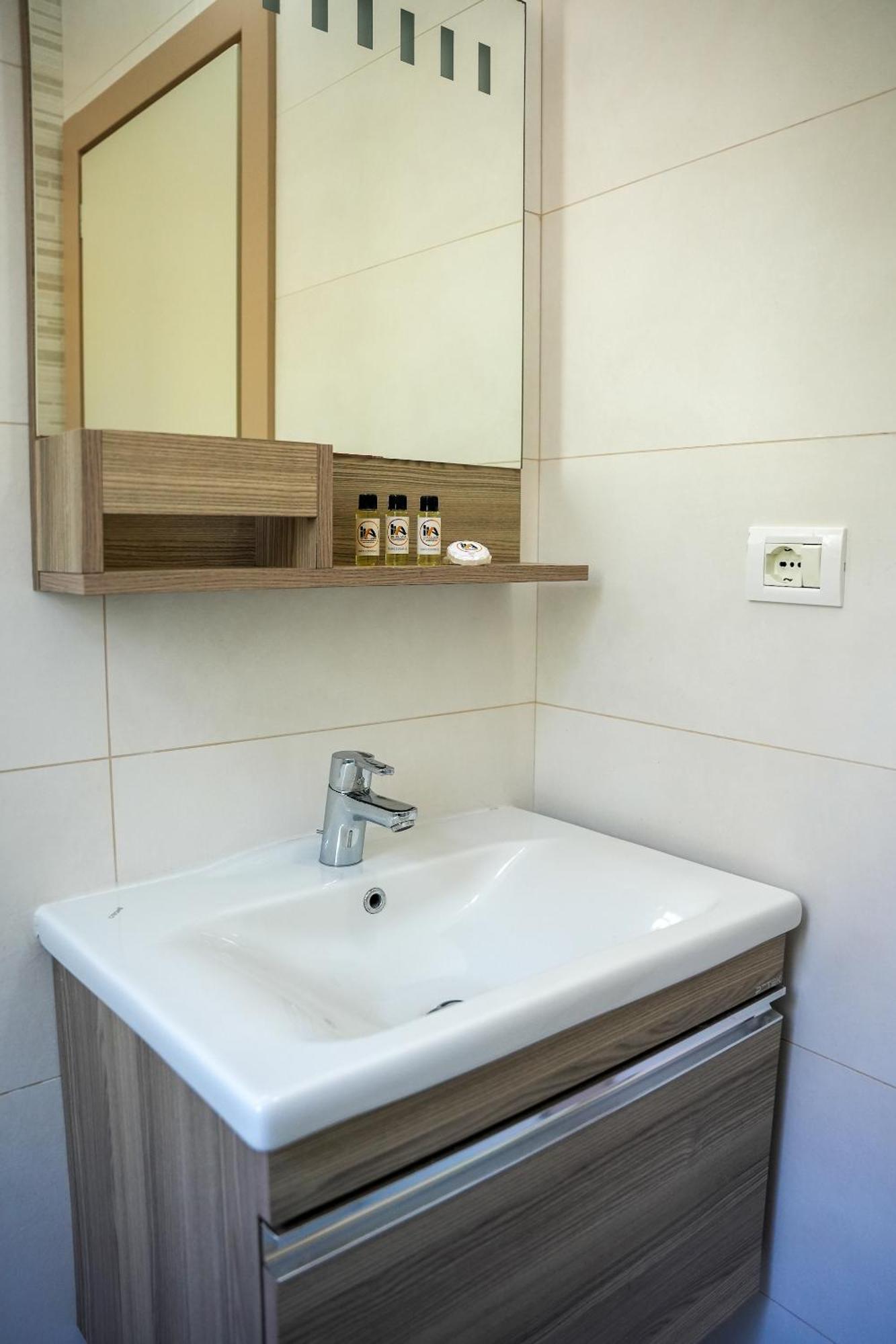 Hotel Andi Kryemëdhej Εξωτερικό φωτογραφία