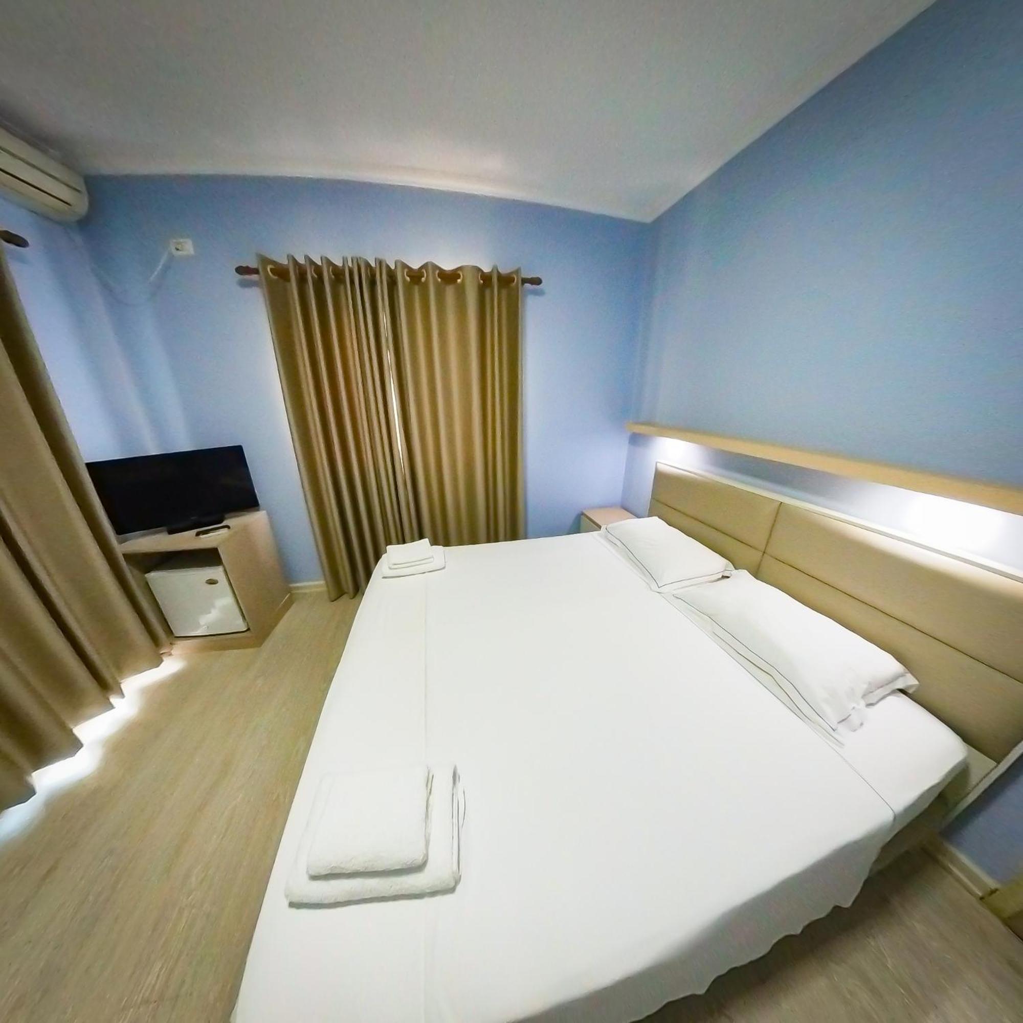 Hotel Andi Kryemëdhej Εξωτερικό φωτογραφία